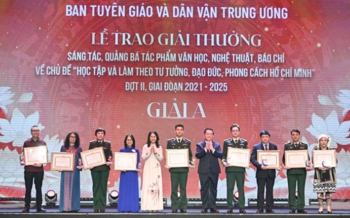 Trao giải thưởng văn học, nghệ thuật, báo chí về chủ đề học tập và làm theo Bác Hồ