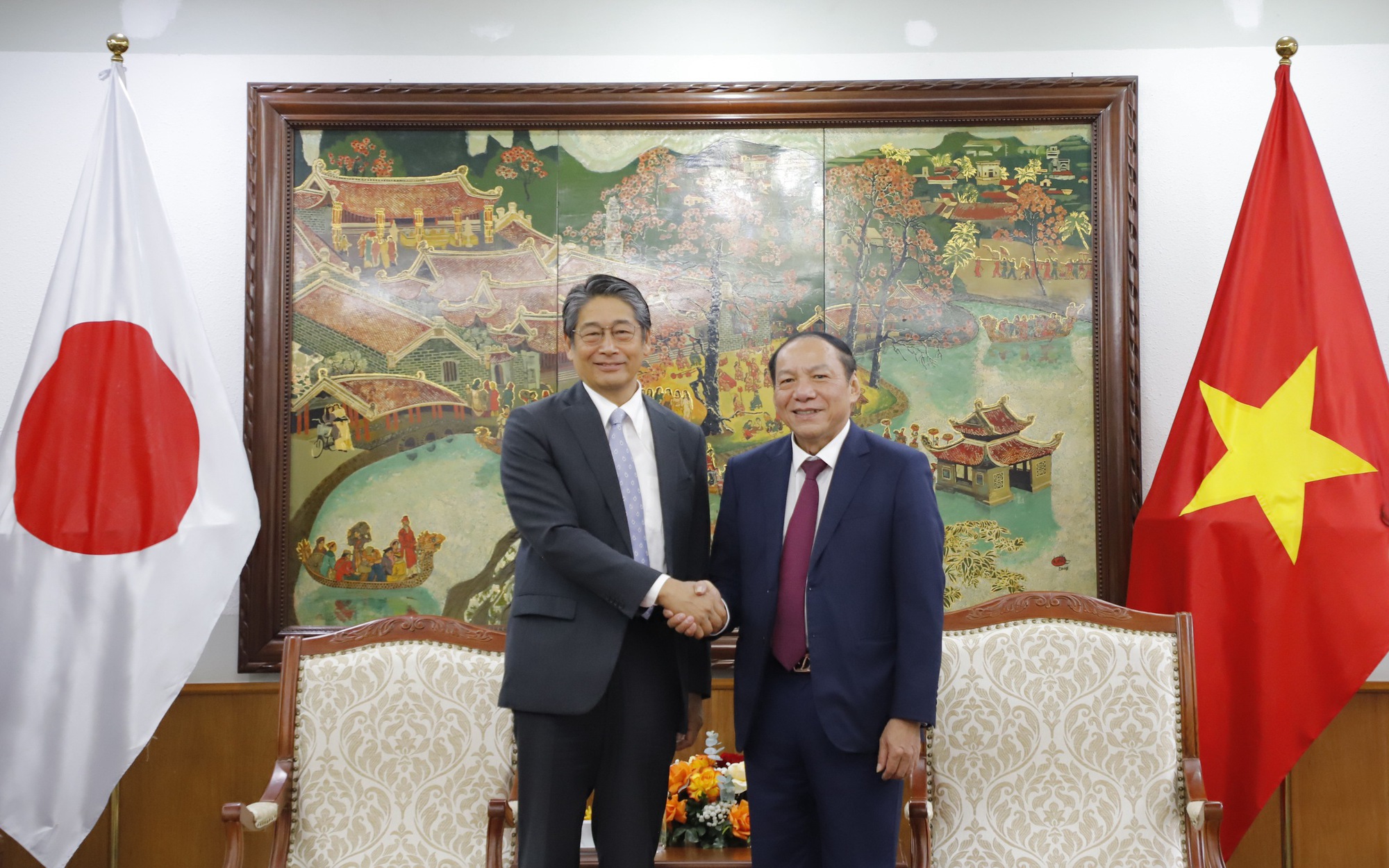 Bộ trưởng Nguyễn Văn Hùng tiếp Đại sứ Nhật Bản tại Việt Nam Ito Naoki  