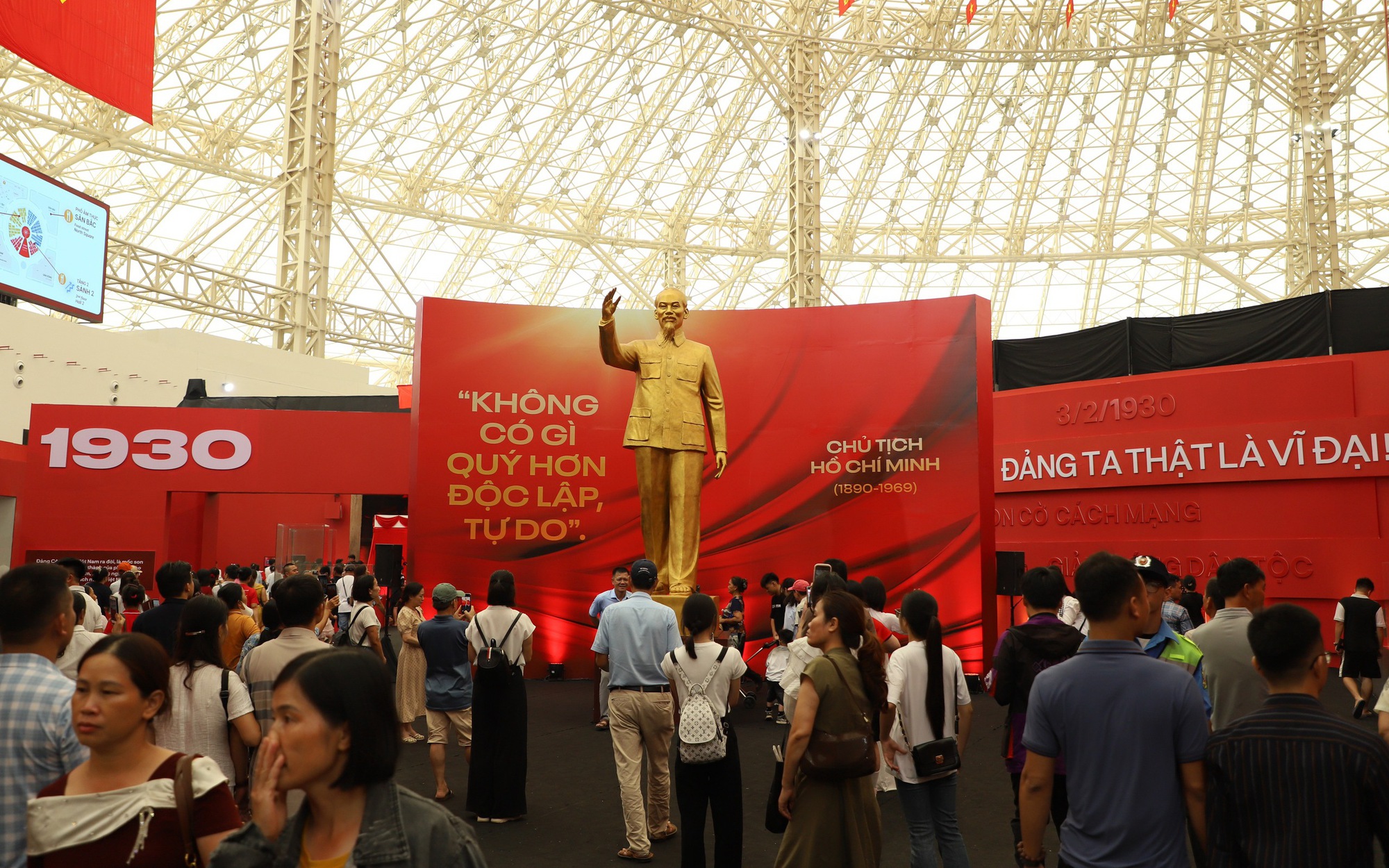 Hơn 10 triệu lượt khách ghé thăm Triển lãm 