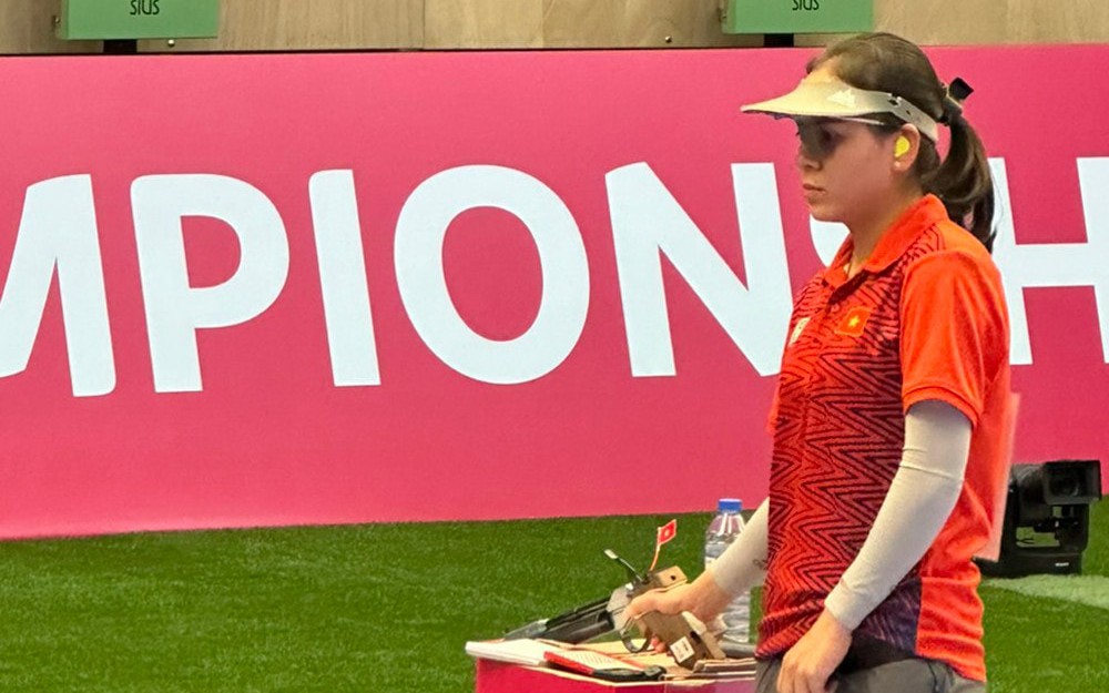 Tặng Bằng khen cho các VĐV, HLV đạt thành tích xuất sắc