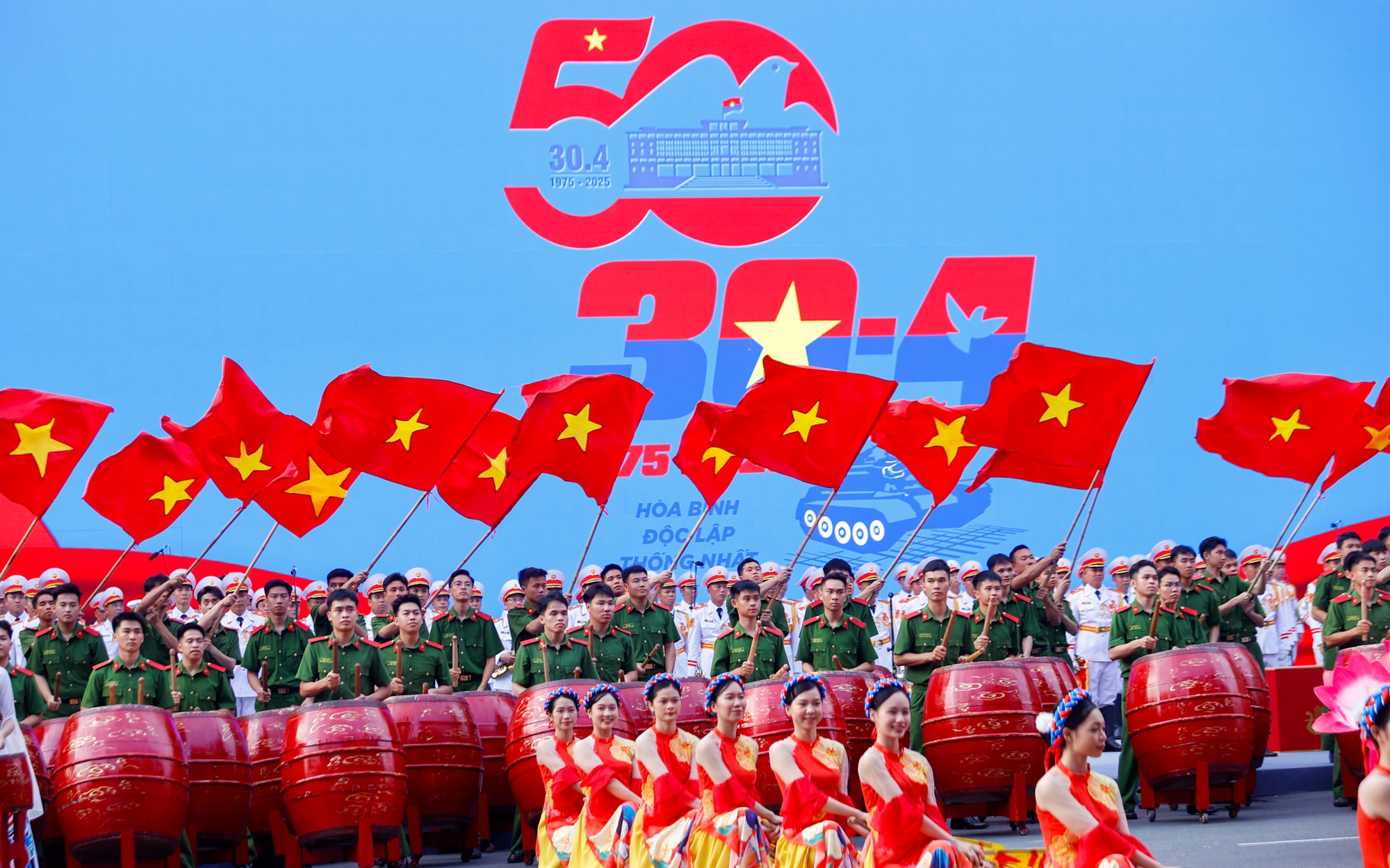 Tặng Bằng khen của Thủ tướng Chính phủ cho các cá nhân thuộc Bộ Văn hóa, Thể thao và Du lịch