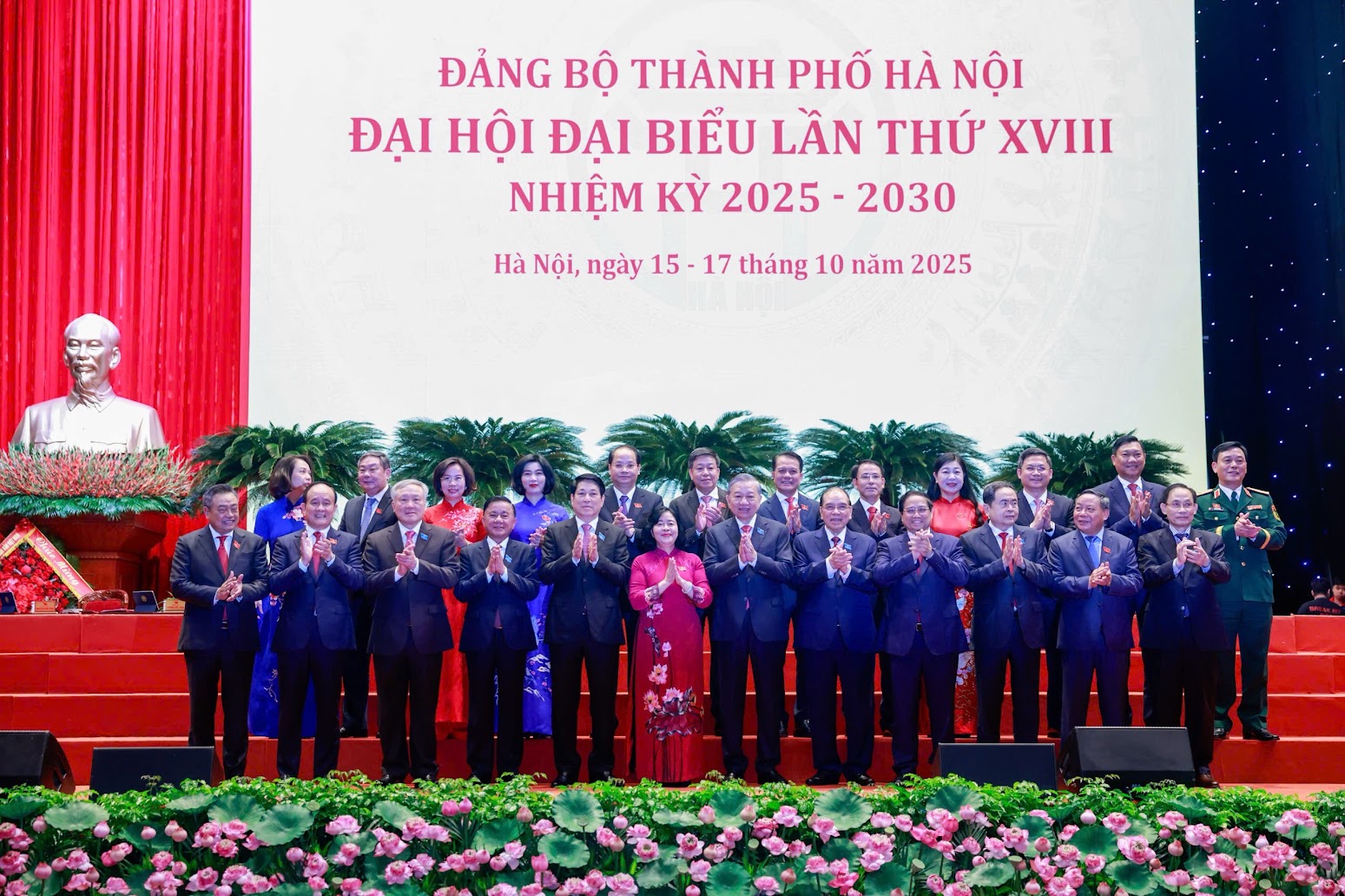 Chùm ảnh: Khai mạc Đại hội đại biểu Đảng bộ TP. Hà Nội lần thứ XVIII, nhiệm kỳ 2025-2030- Ảnh 5.