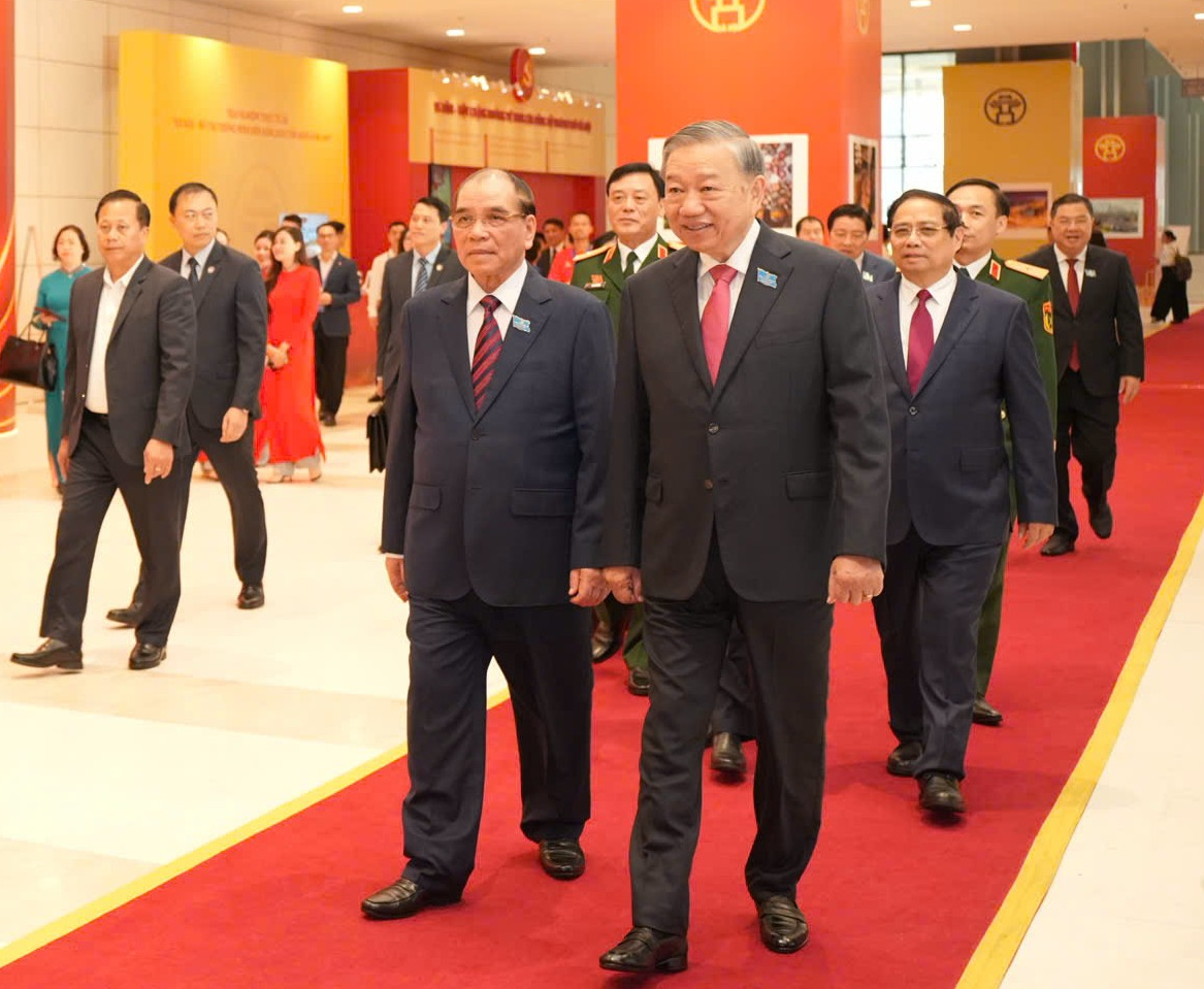 Chùm ảnh: Khai mạc Đại hội đại biểu Đảng bộ TP. Hà Nội lần thứ XVIII, nhiệm kỳ 2025-2030- Ảnh 2.