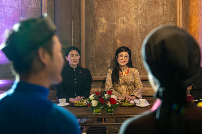 Hai Phu nh&acirc;n Thủ tướng Việt Nam v&agrave; Singapore thăm Bảo t&agrave;ng D&acirc;n tộc học Việt Nam - Ảnh 2.