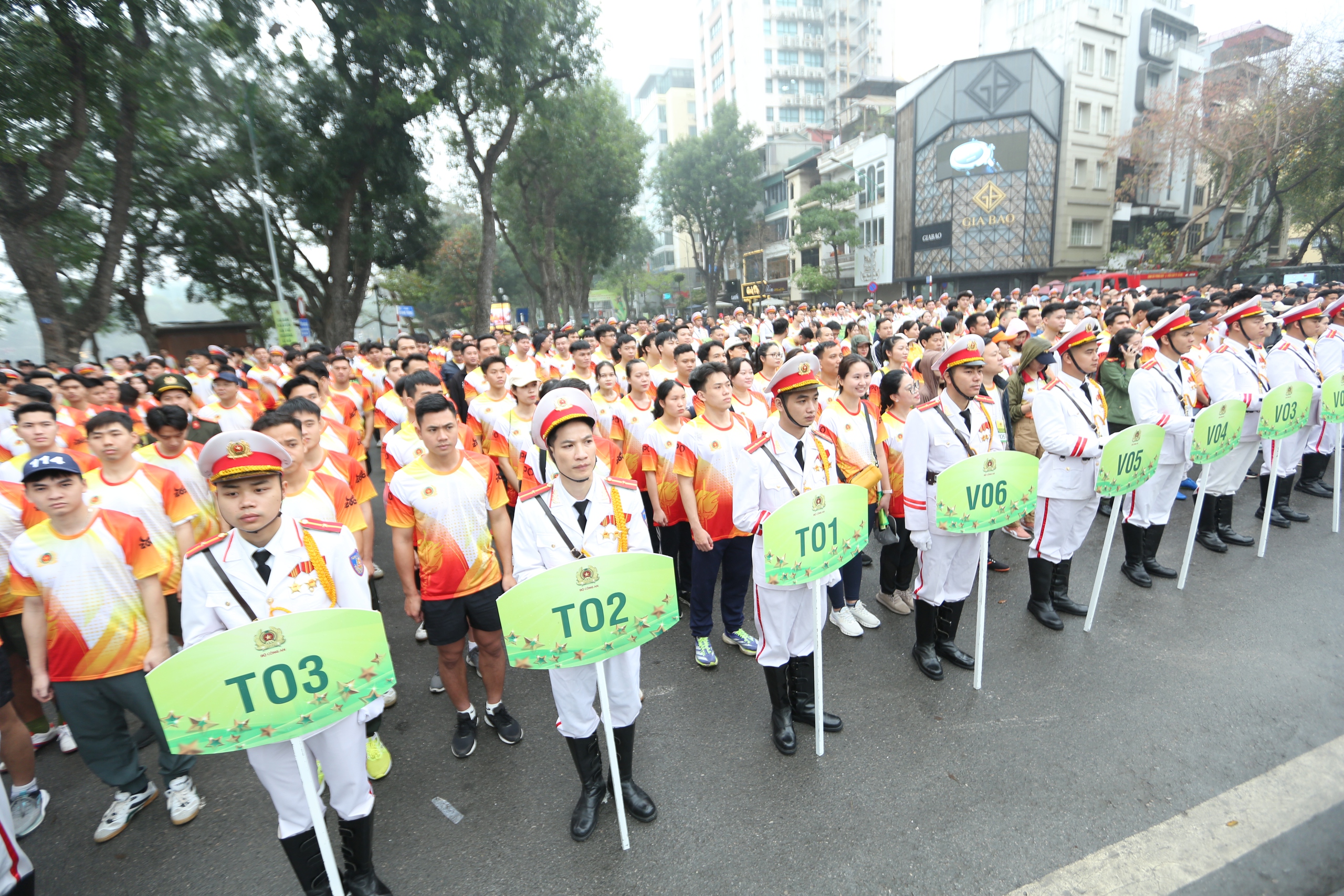 Khai mạc Ng&agrave;y chạy Olympic &ndash; V&igrave; an ninh Tổ quốc khối c&aacute;c đơn vị trực thuộc Bộ C&ocirc;ng an v&agrave; C&ocirc;ng an th&agrave;nh phố H&agrave; Nội năm 2025 - Ảnh 3.