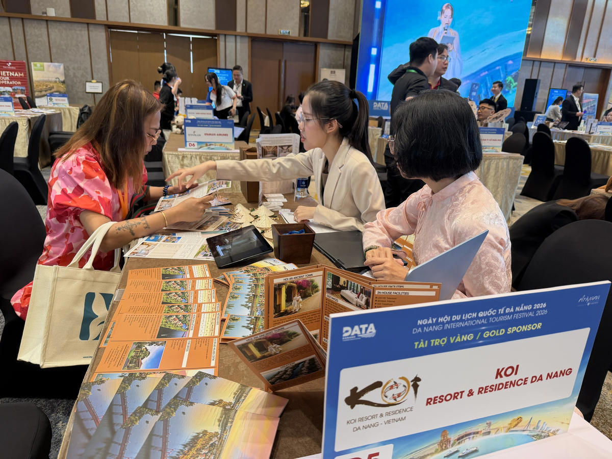 Sự kiện là cơ hội tiếp cận nhiều nhà cung cấp trong cùng một không gian, thuận tiện cho việc tìm hiểu, so sánh và đánh giá năng lực hợp tác. Ảnh: Nguyễn Tú.